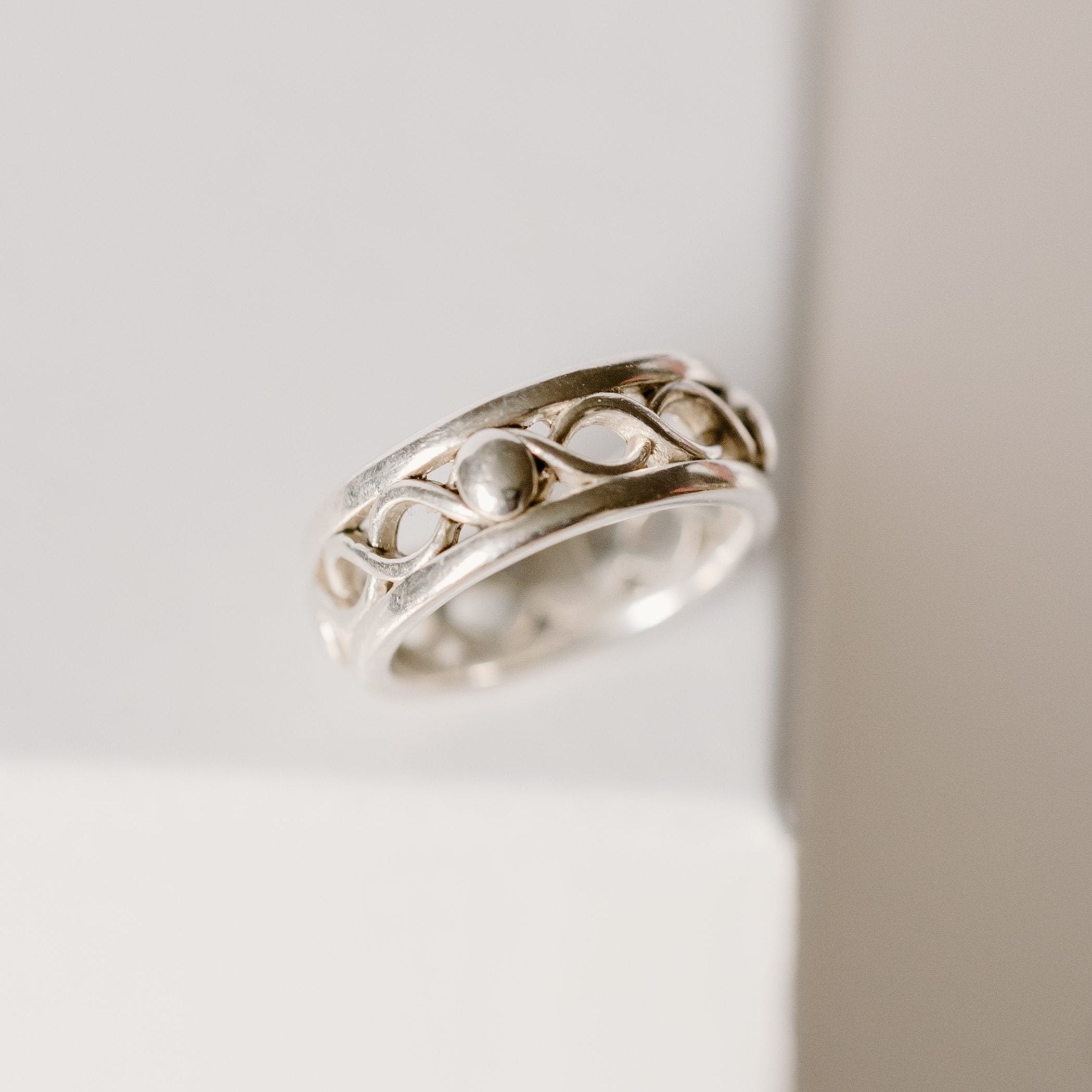 Anima - 9ct White Gold Ring